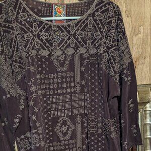 Johnny Was rayon top embroidered look M brown